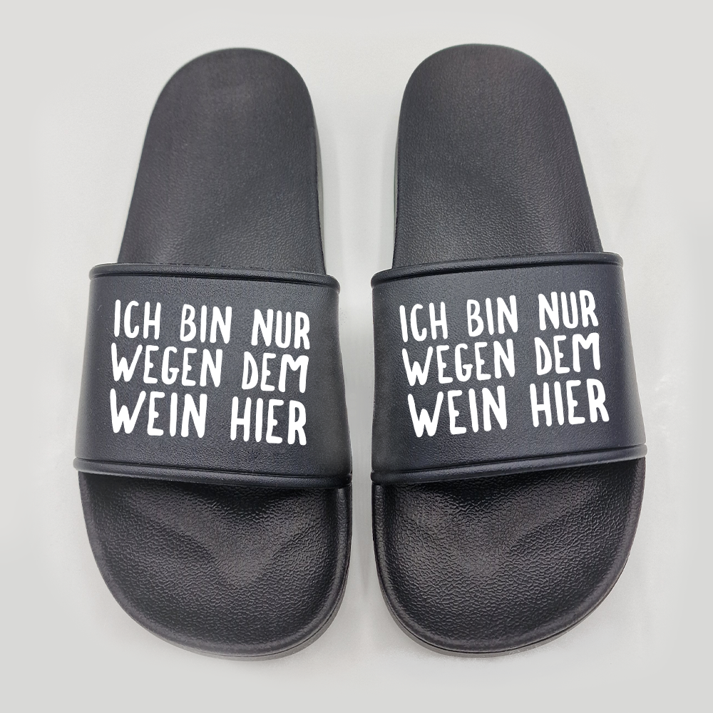 Badeschuhe Ich bin nur wegen dem Wein hier