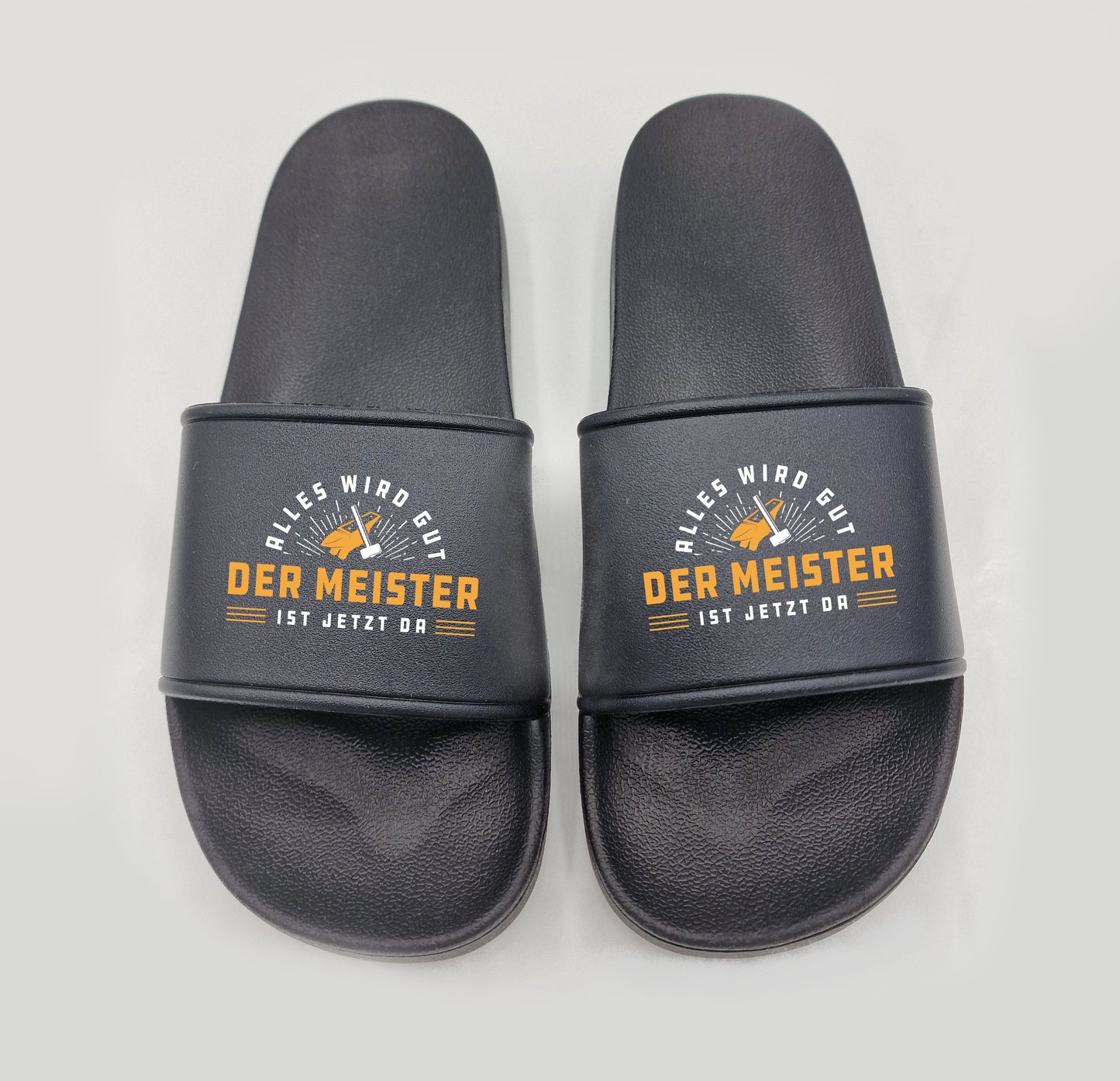 Badeschuhe Der Meister ist jetzt da!