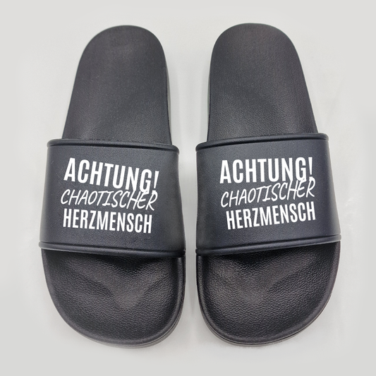 Badeschuhe Achtung chaotischer Herzmensch