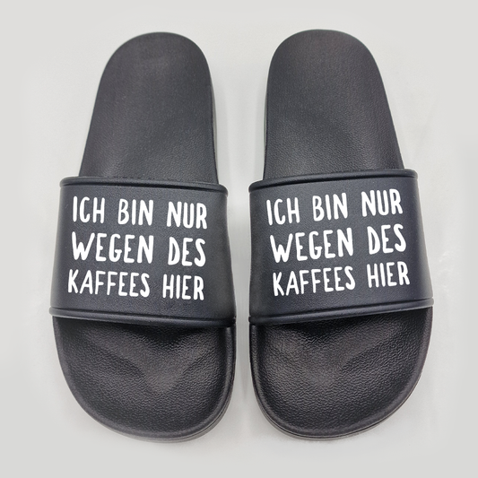 Badeschuhe Ich bin nur wegen des Kaffees hier