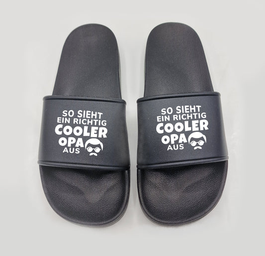 Badeschuhe So sieht ein richtig cooler Opa aus