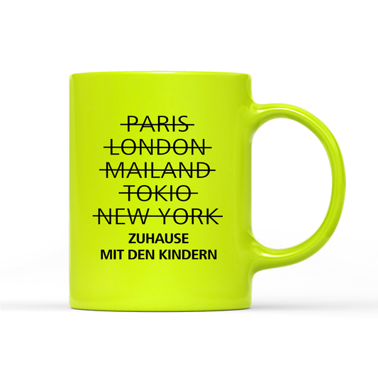 Tasse Neon zuhause mit den Kindern